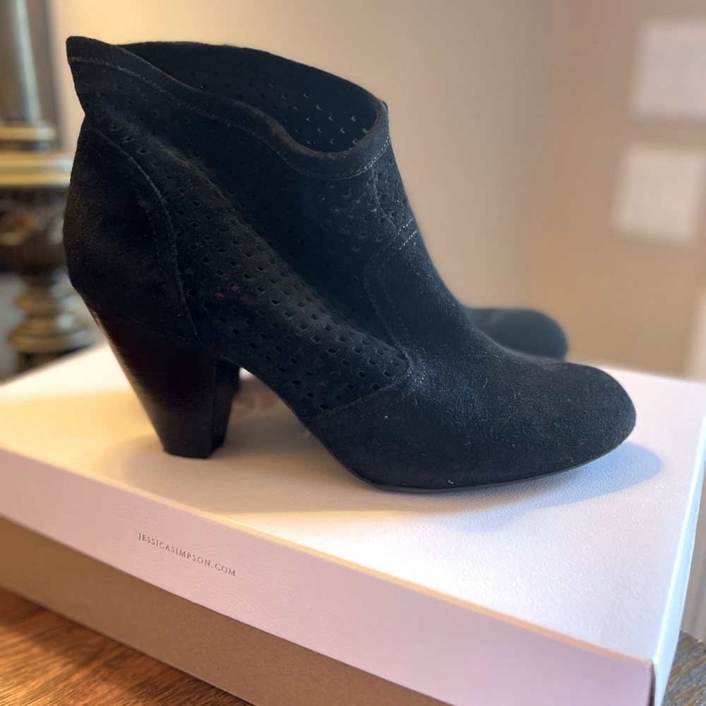 EUC Black booties Jessica Simpson * size 9.5